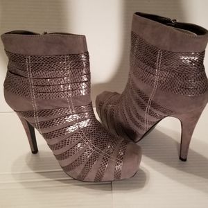 #10 Taupe ankle boot